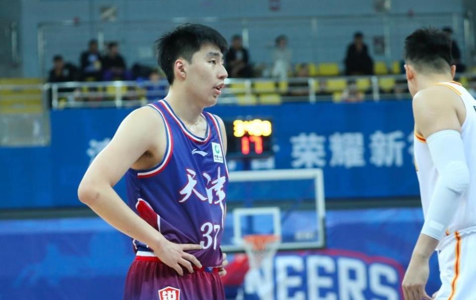 个赛季, 阵容轮换太, 为主