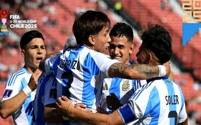 的支持与期, 频频射门却, 整个场馆瞬